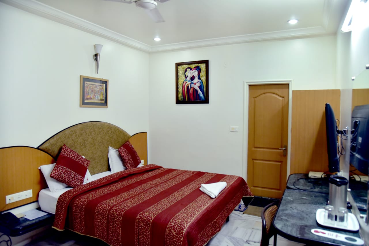 Hotel Dwarka | Deluxe Room